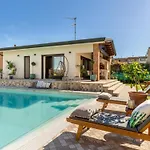 Villa In Near Lecciona