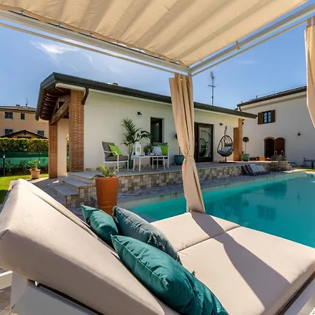 Villa In Near Lecciona