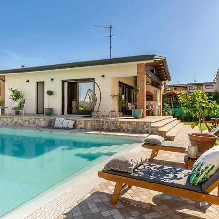 Villa In Near Lecciona