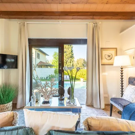 Villa In Near Lecciona *